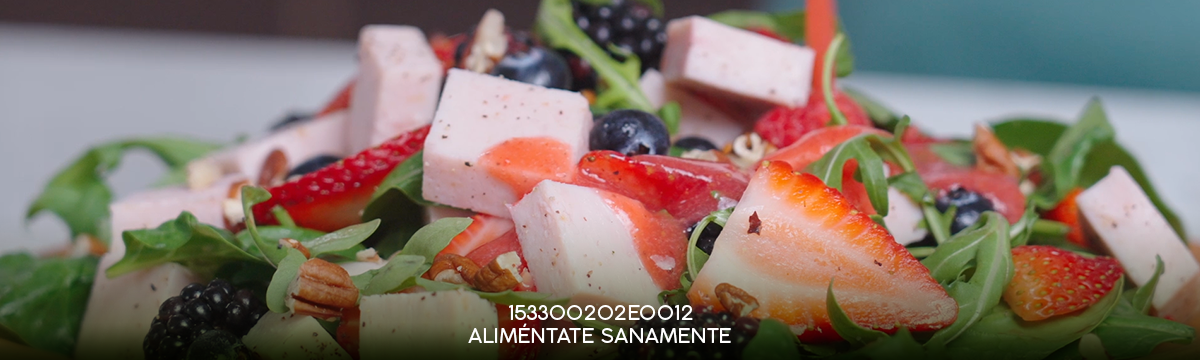 Bernina | Receta Ensalada de arúgula con frutos rojos y pechuga