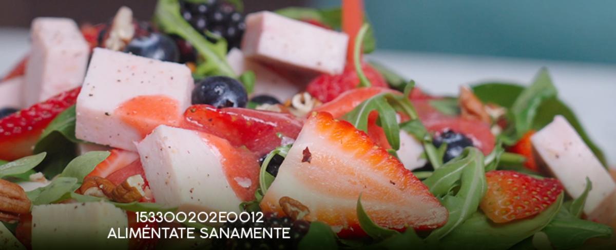 Bernina | Receta Ensalada de arúgula con frutos rojos y pechuga