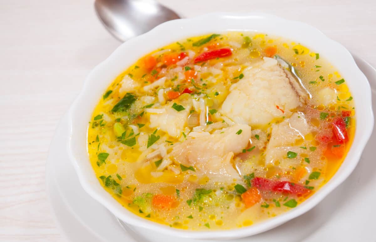 Cómo hacer sopa de pescado con arroz - Comedera - Recetas, tips y consejos para comer mejor.