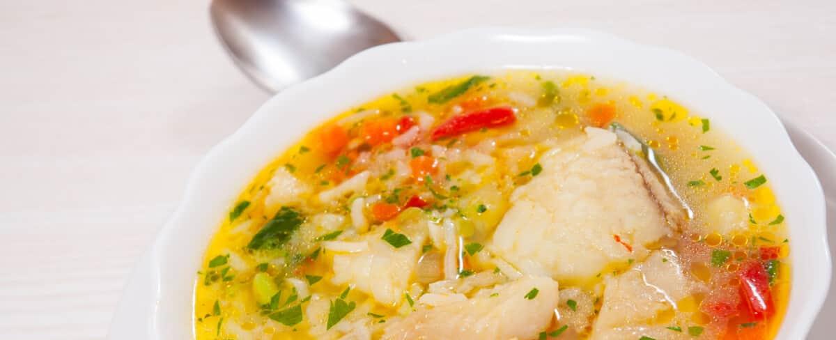 Cómo hacer sopa de pescado con arroz - Comedera - Recetas, tips y consejos para comer mejor.