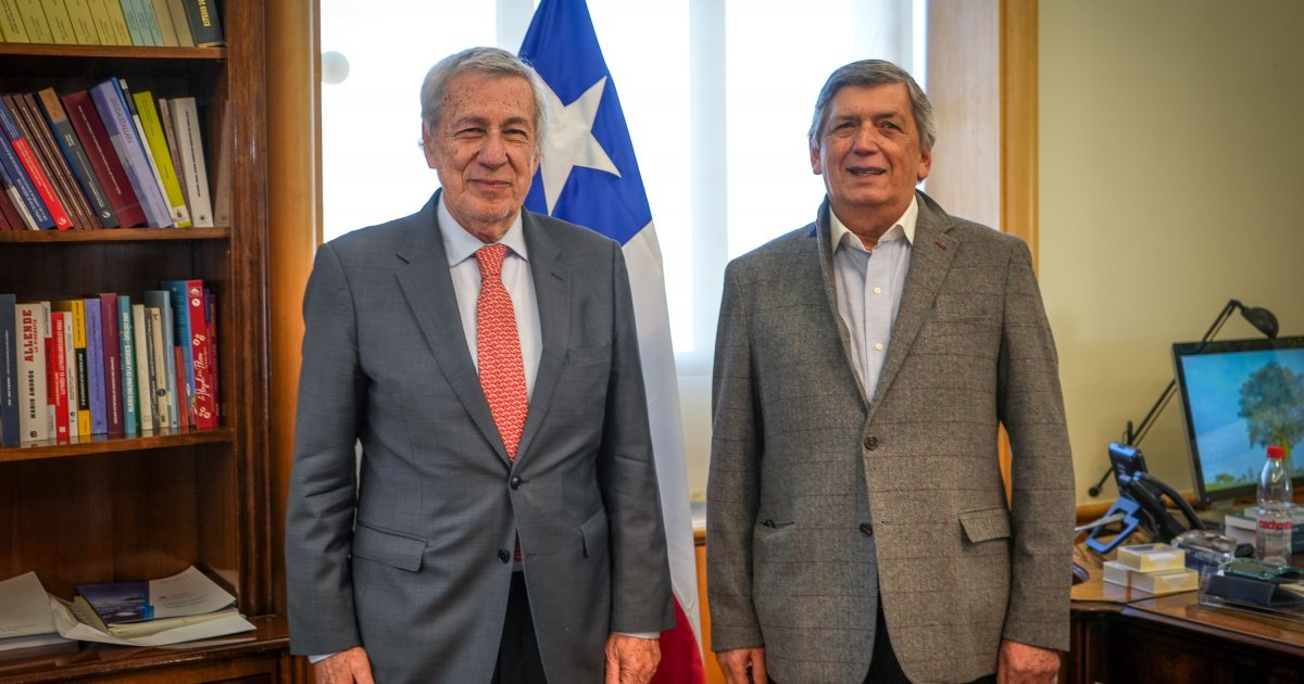 Canciller Alberto van Klaveren se reúne con miembros del Partido Comunista