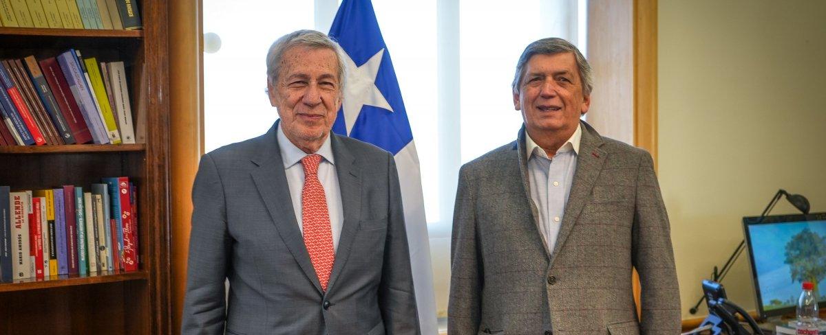 Canciller Alberto van Klaveren se reúne con miembros del Partido Comunista