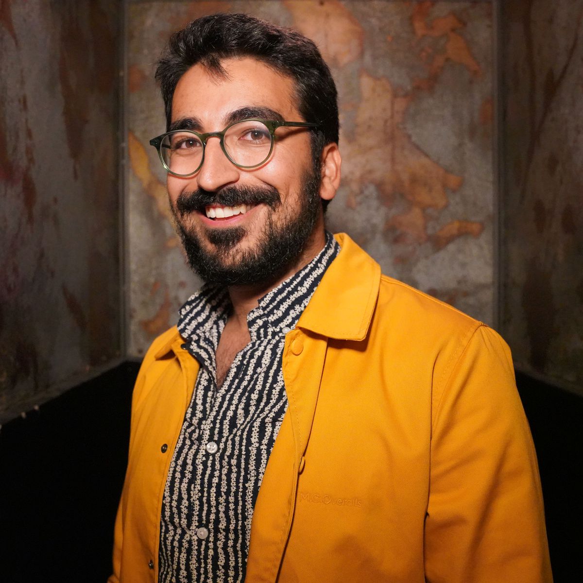 Dan Rosen, el cómico que se mofa de las casas de los famosos: “Lo más cerca que han estado de un museo es la gala del Met”