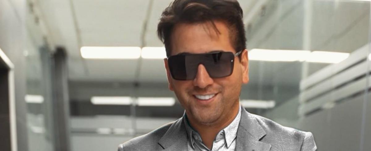 Coquetea con Republicanos: Javier Olivares anuncia candidatura a diputado de cara a su vuelta a Chile