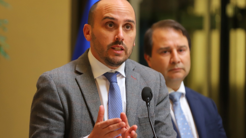 RN ofrece asesoría legal a familias de lactantes fallecidos 'para eventual querella contra subsecretario Araos'