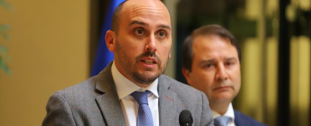 RN ofrece asesoría legal a familias de lactantes fallecidos 'para eventual querella contra subsecretario Araos'