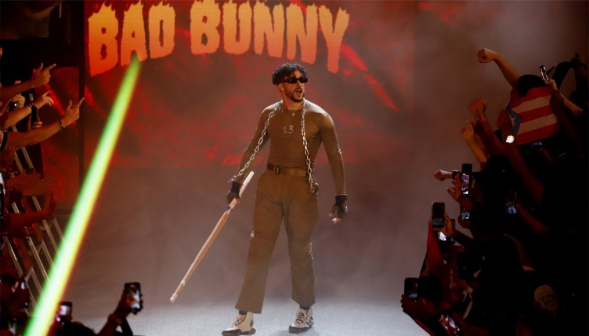 ¡Qué dolor! Así quedó la espalda de Bad Bunny tras su pelea en WWE Backlash
