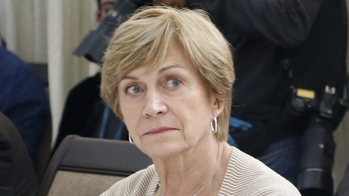 Matthei y la ley corta de isapres: "El Gobierno se está disparando en los pies"