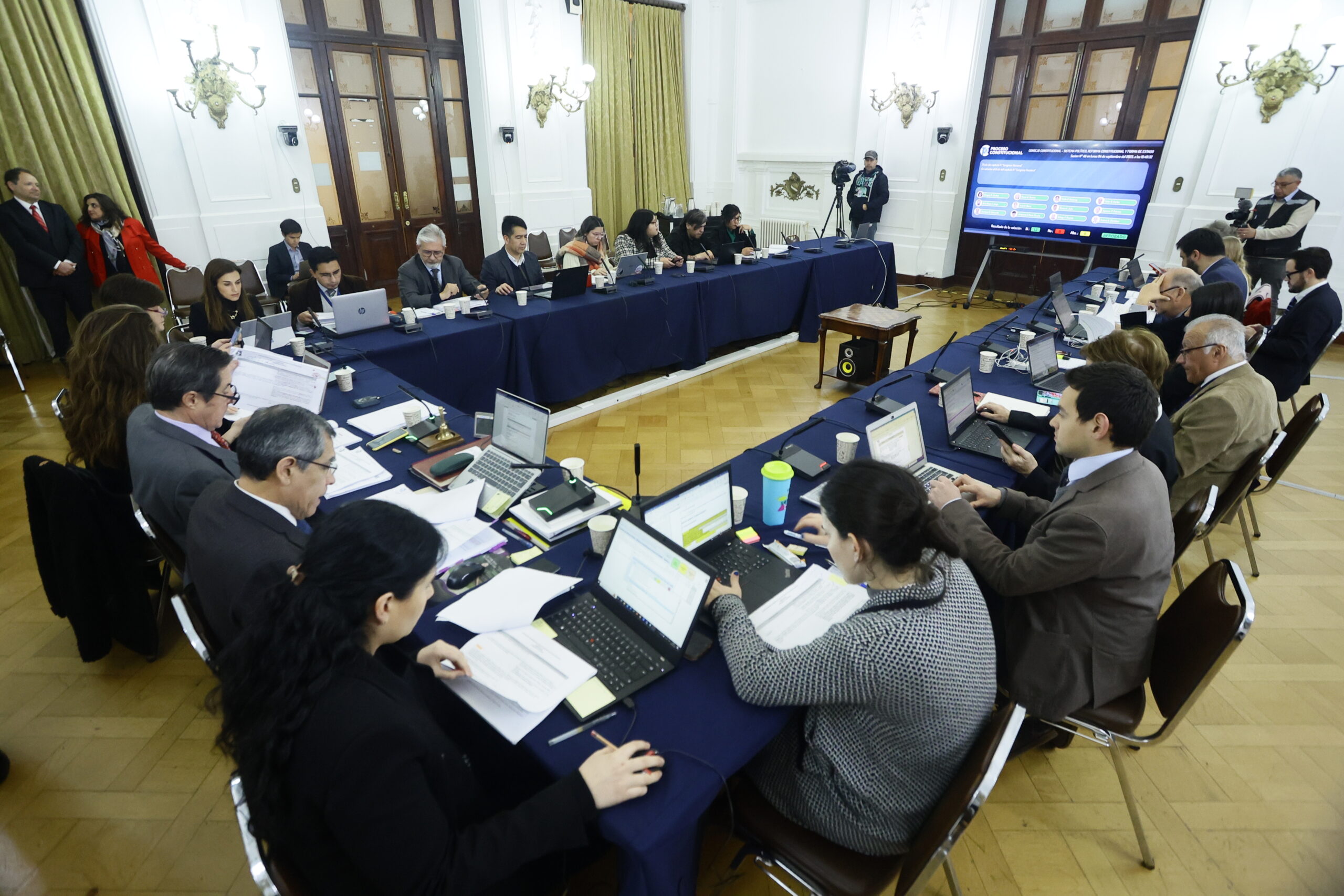 Quórum para acusaciones constitucionales, dieta parlamentaria e indultos: Los temas abordados en la comisión de Sistema Político, Reforma Constitucional y Forma de Estado