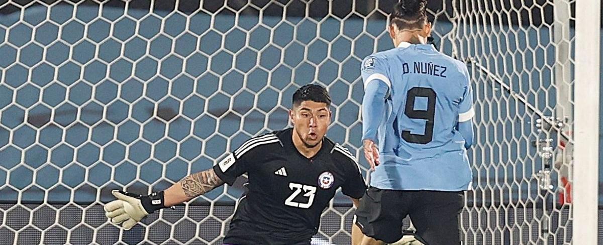 Darwin Núñez apunta a Brayan Cortés por cerrarle el arco de la Roja