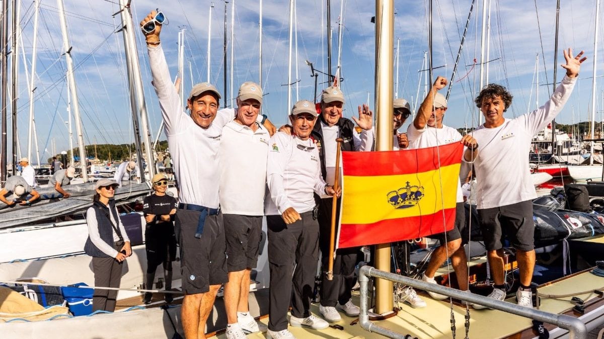 El Bribón, con el Rey Juan Carlos, conquista su tercer Mundial de 6 Metros