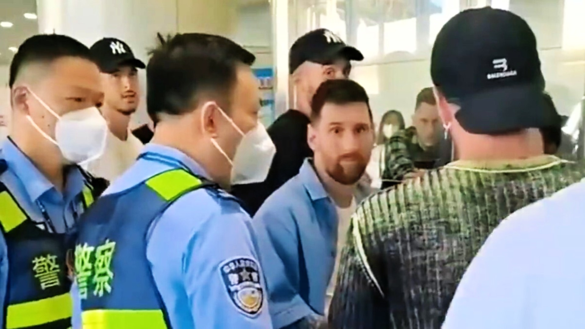 Filtran video de Messi detenido por migración en China