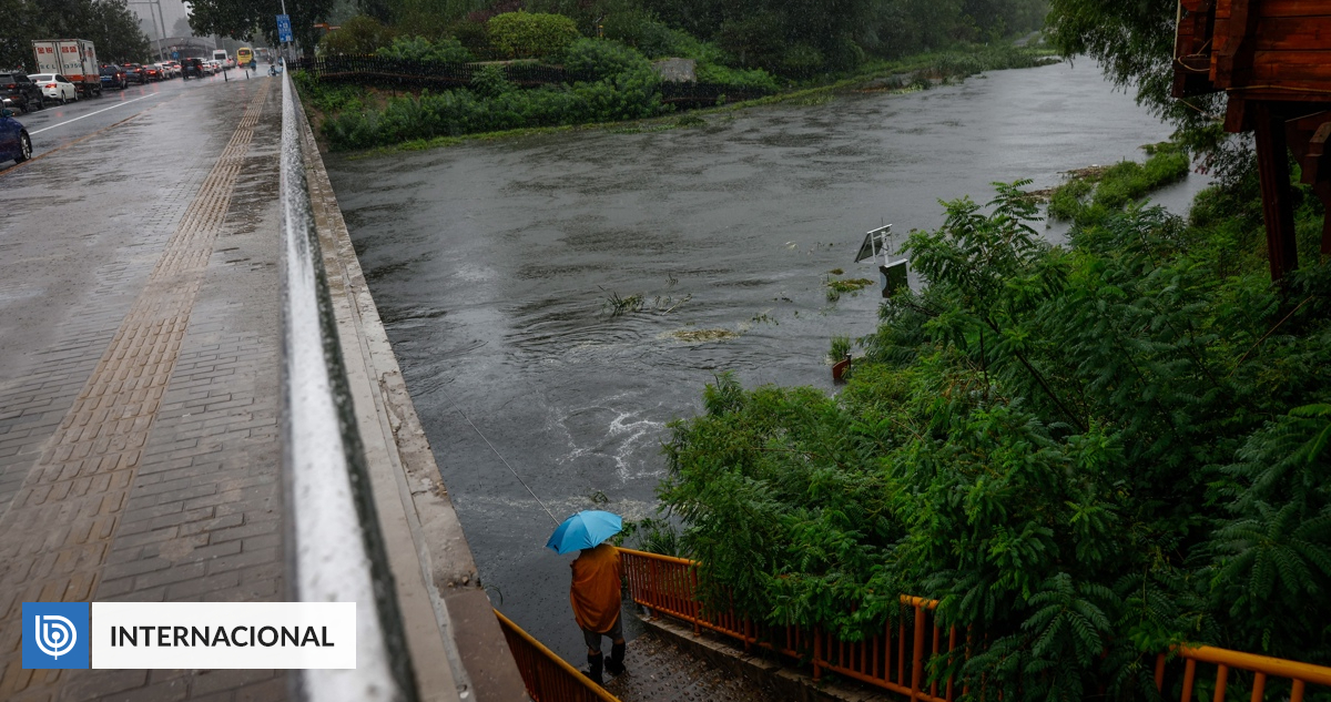 Dos fallecidos y 100 mil evacuados dejan las peores lluvias en una década en el norte de China