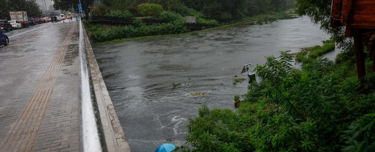 Dos fallecidos y 100 mil evacuados dejan las peores lluvias en una década en el norte de China