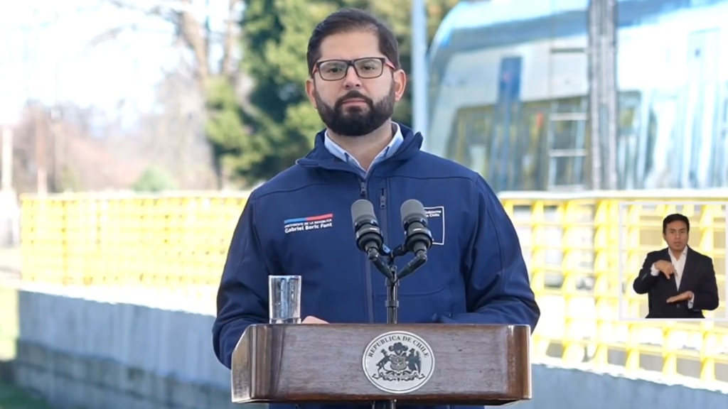 Presidente Boric califica de 'irresponsable' el actuar de diputado Mellado (RN) y descarta querella