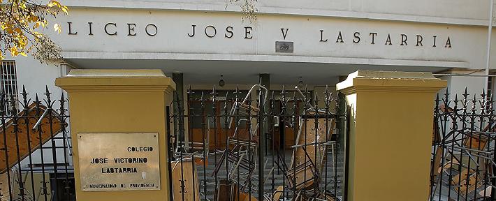 Alcaldesa Matthei no desalojará toma del Liceo Lastarria y apuesta al desgaste de la movilización escolar | Emol.com
