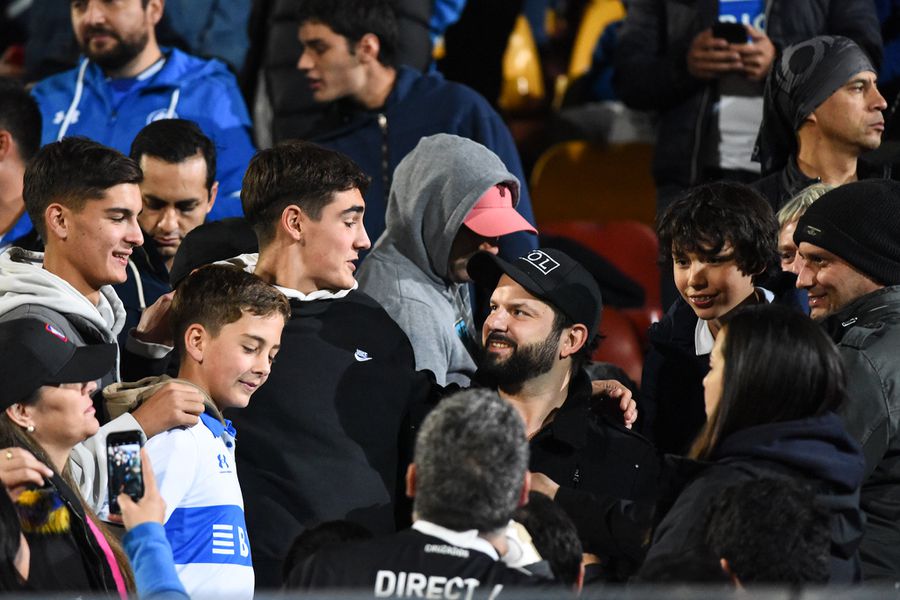 Así fue la visita del Presidente Boric al Estadio Santa Laura - La Tercera