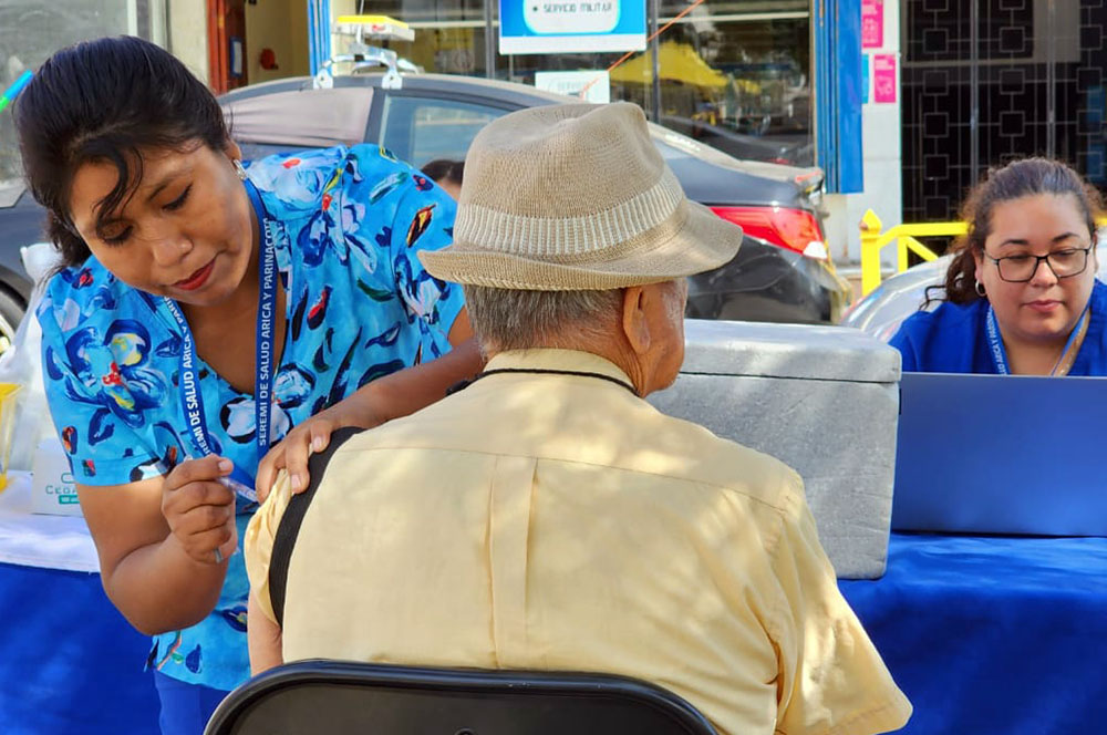Seremi de Salud llama a personas mayores a vacunarse contra eventual alza de Influenza A