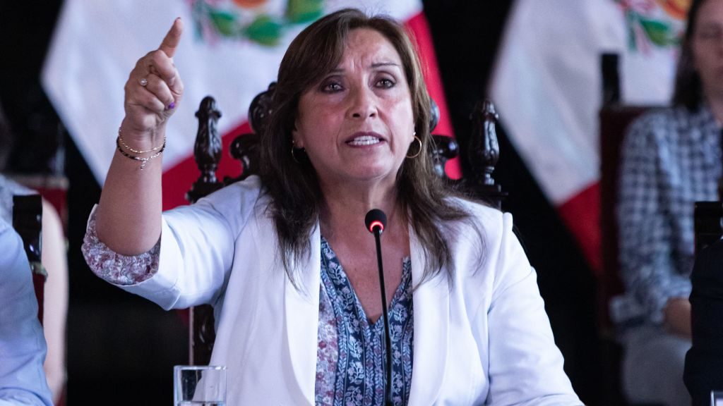 'Es un tema cerrado': presidenta de Perú descarta adelantar las elecciones