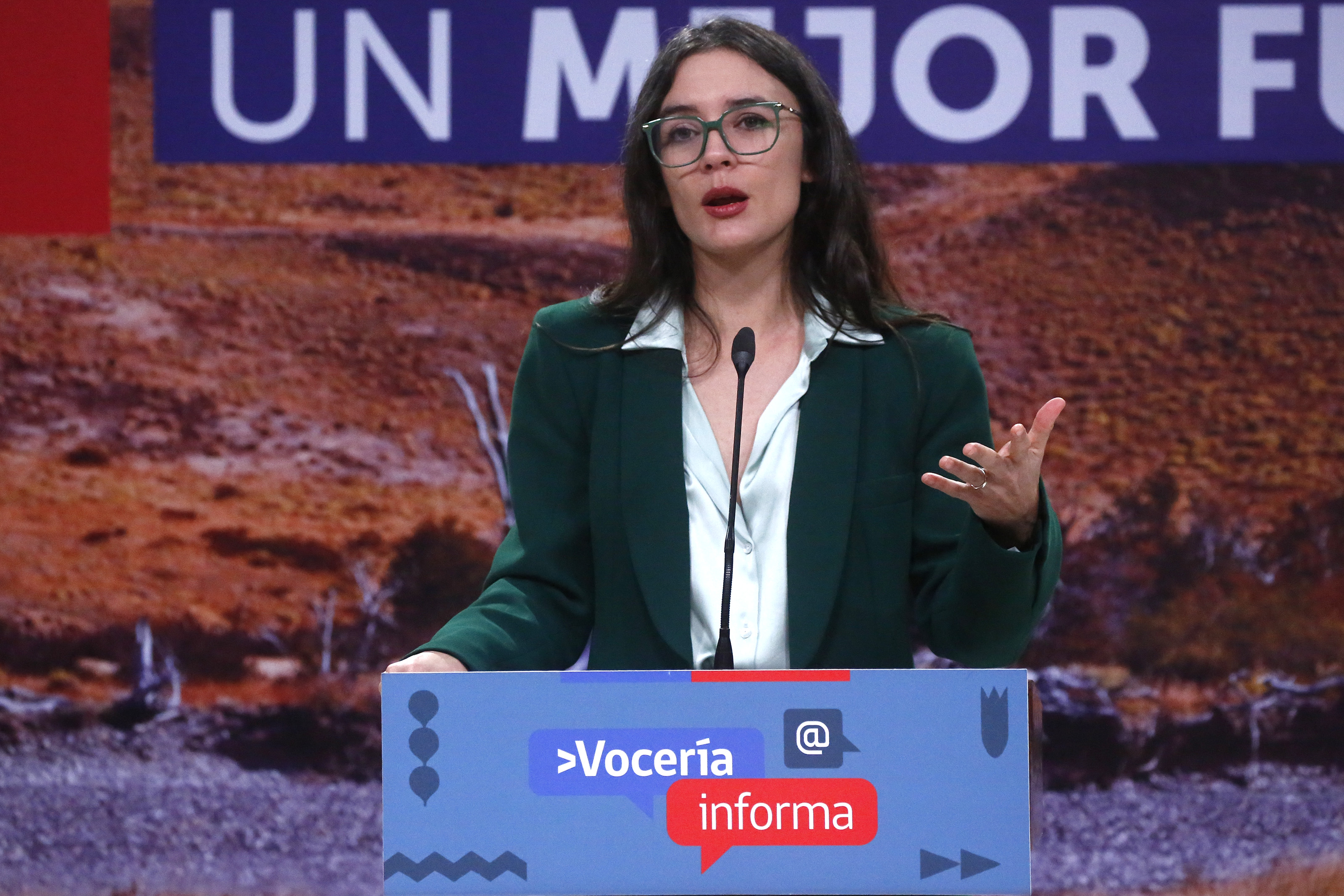 Vallejo acusa "utilización" de polémica por gas y compara situación con política pública del gobierno anterior que "fracasó" | Emol.com