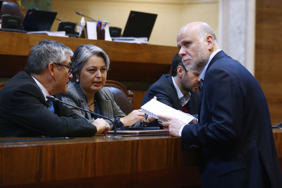 Estrategia de La Moneda para aislar a republicanos logra su primer triunfo para la tríada de Marcel, Jara y Elizalde