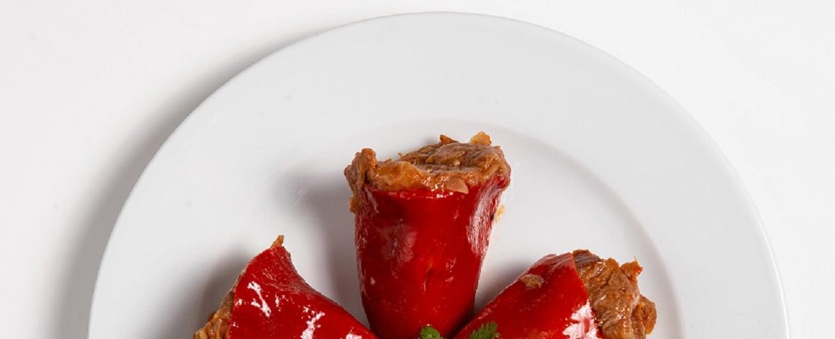 Pimientos de piquillo rellenos de carne, receta española - Comedera - Recetas, tips y consejos para comer mejor.