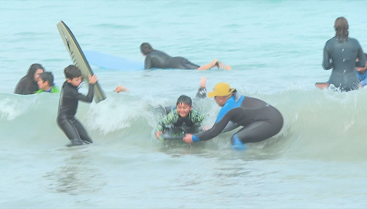 Totoralillo: "Surf therapy" busca mejorar la salud mental y física