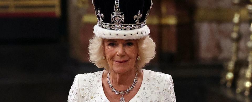 El significado oculto detrás del traje de coronación de Camilla Parker