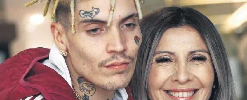 Mamá de Marcianeke comparte potente mensaje sobre la salud mental del cantante