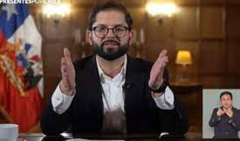 RN envía carta a Anatel acusando «uso inadecuado» de la TV por Boric y el Gobierno tras emitir cuenta pública y cadena nacional el mismo día