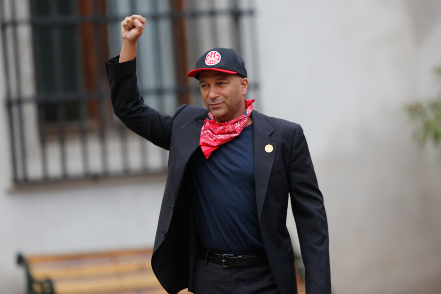 Tom Morello llega a La Moneda para conmemorar los 50 años del golpe: “Estados Unidos comparte responsabilidad”