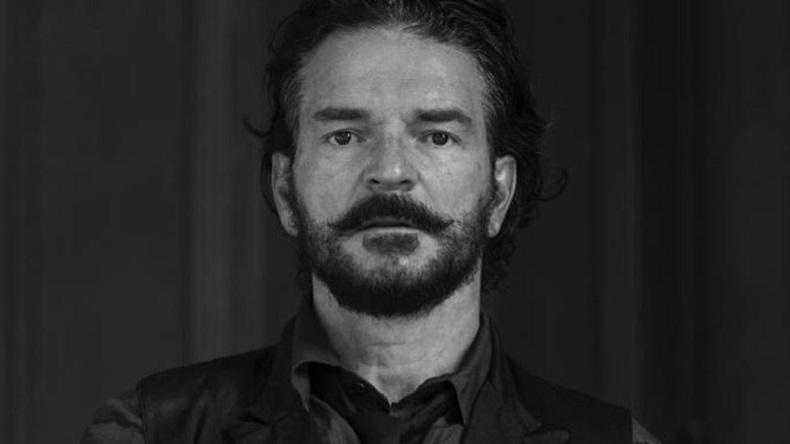 Suspenden conciertos de Ricardo Arjona en Chile por "crisis médica"