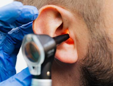 Cómo quitar el dolor de oído: causas más comunes y cinco remedios caseros para combatirlo