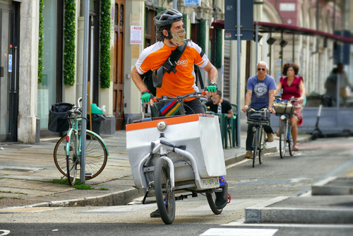 Delivering with a cargo bike micromobility