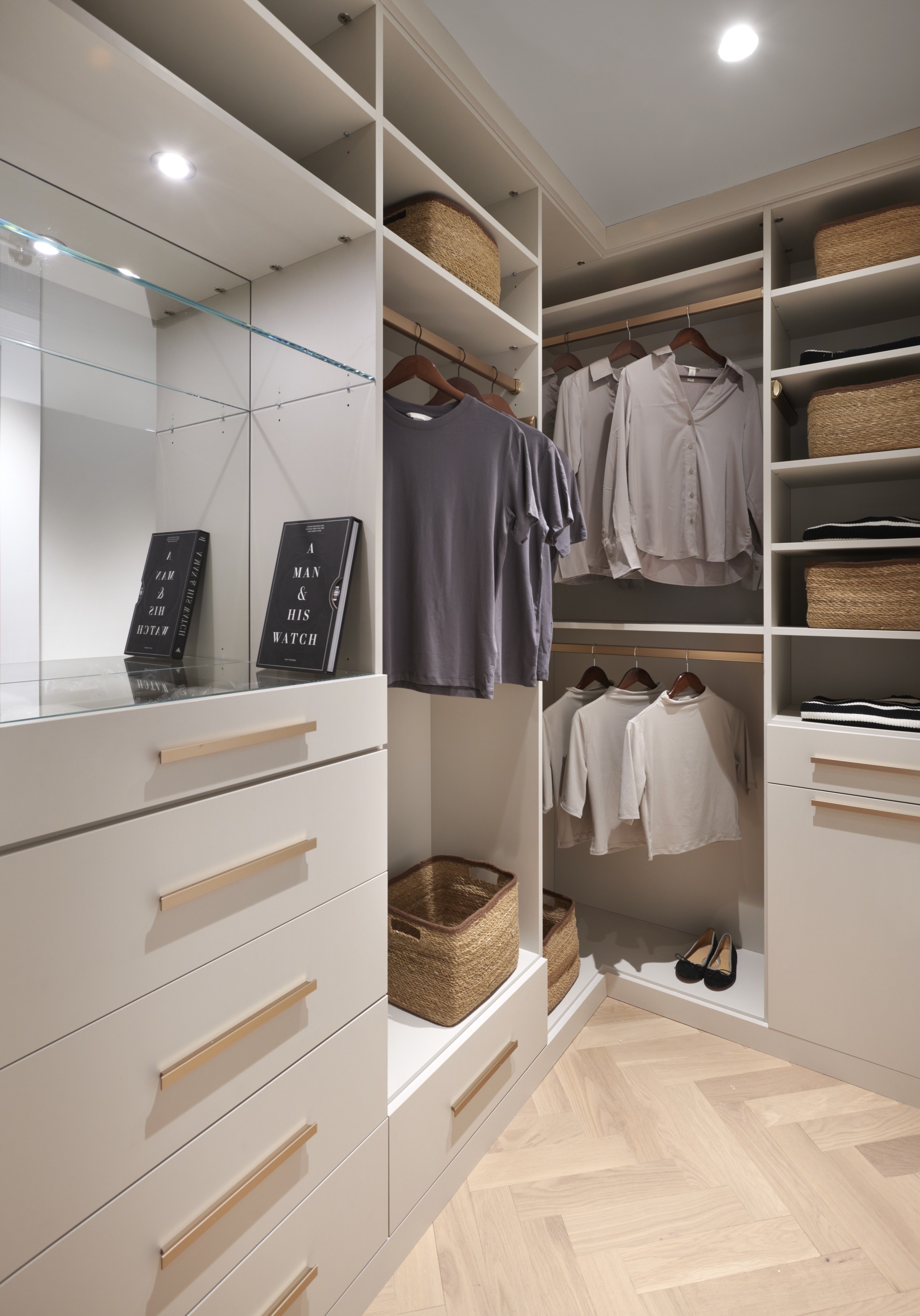 Aqualuna Suite 1203 Principal Walk-in Closet