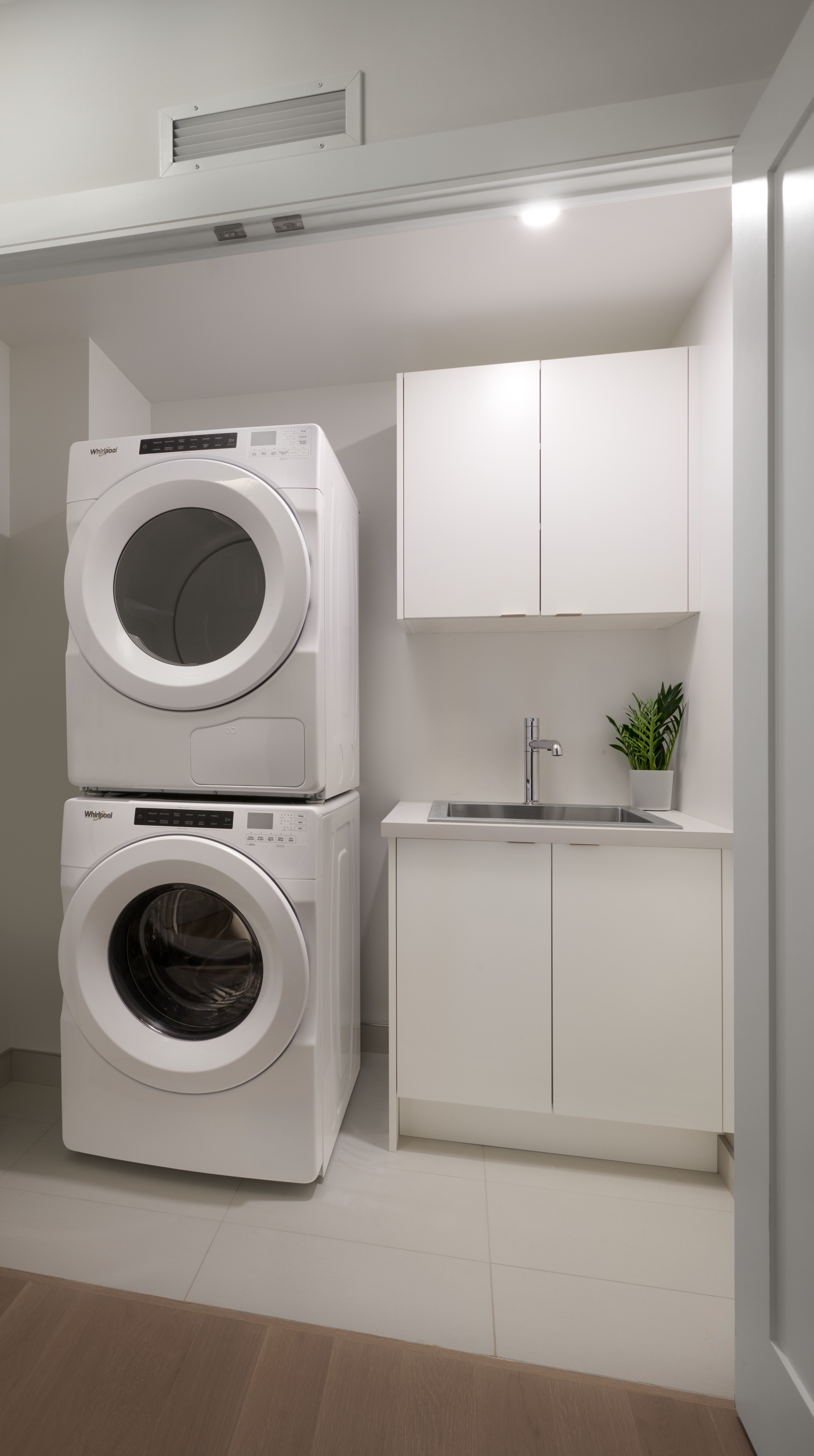 Edenbridge Suite 322 Laundry Room