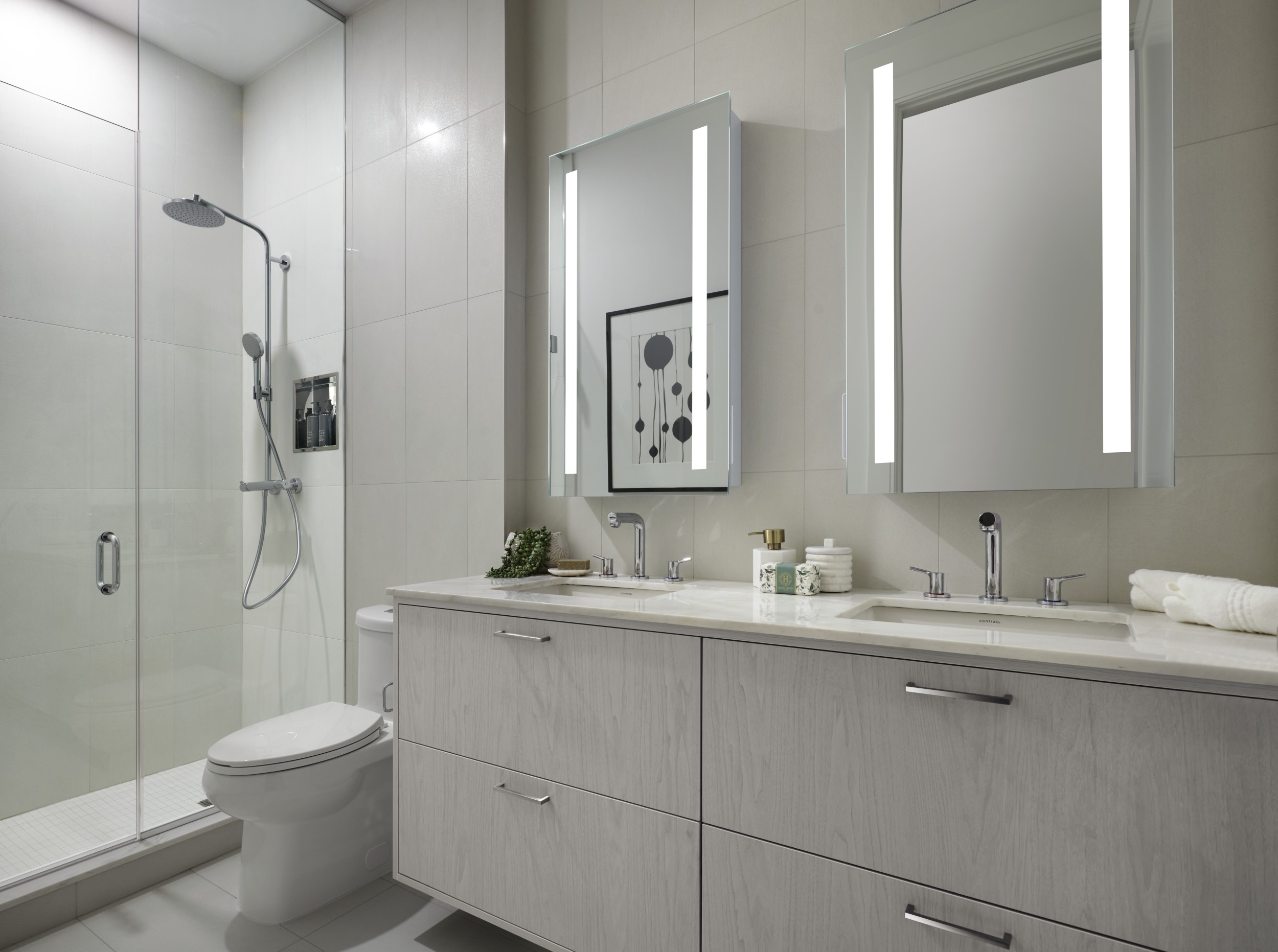 Chateau Suite 205 Principal Ensuite