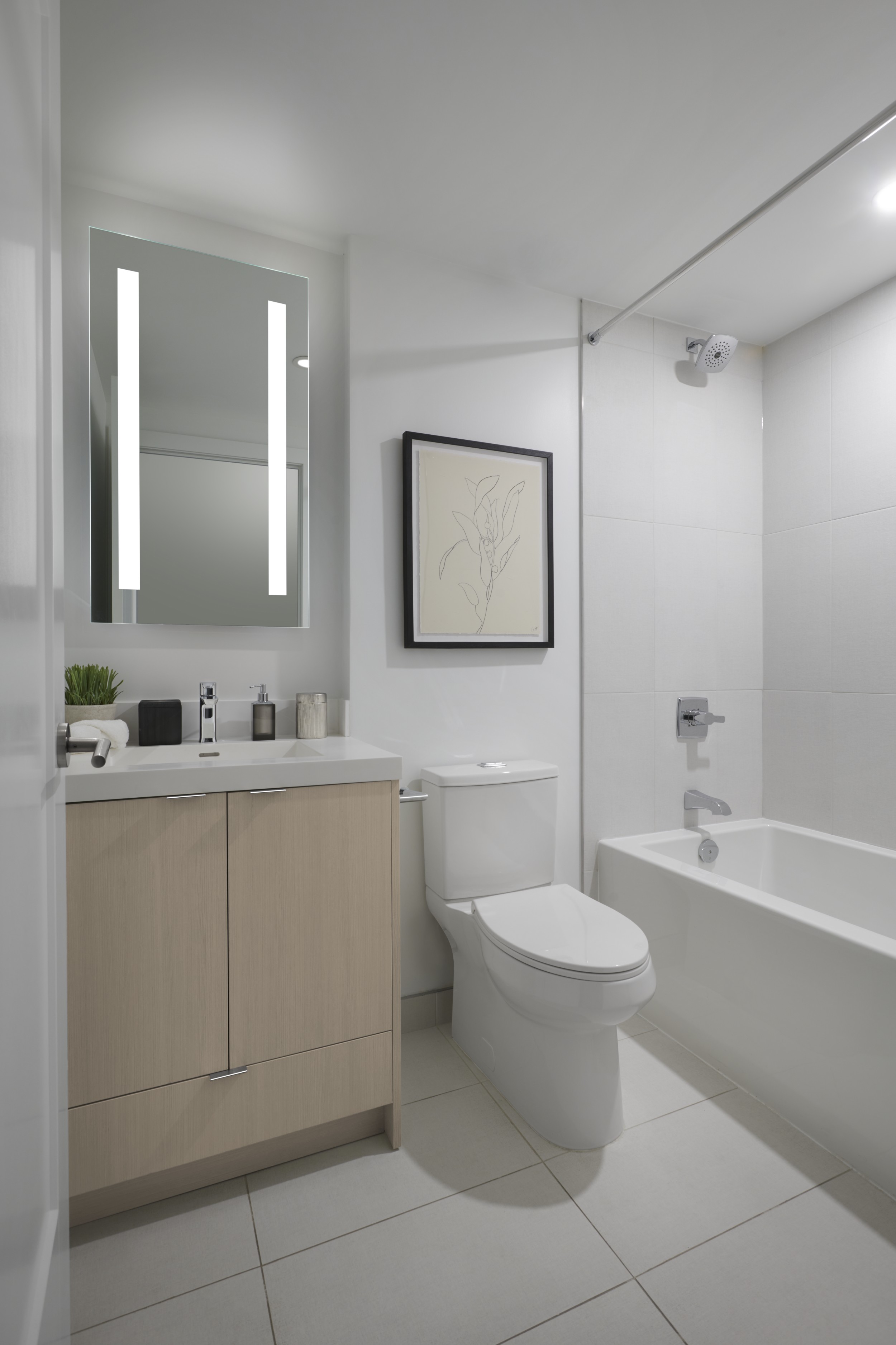 Auberge Suite 214 Secondary Bathroom