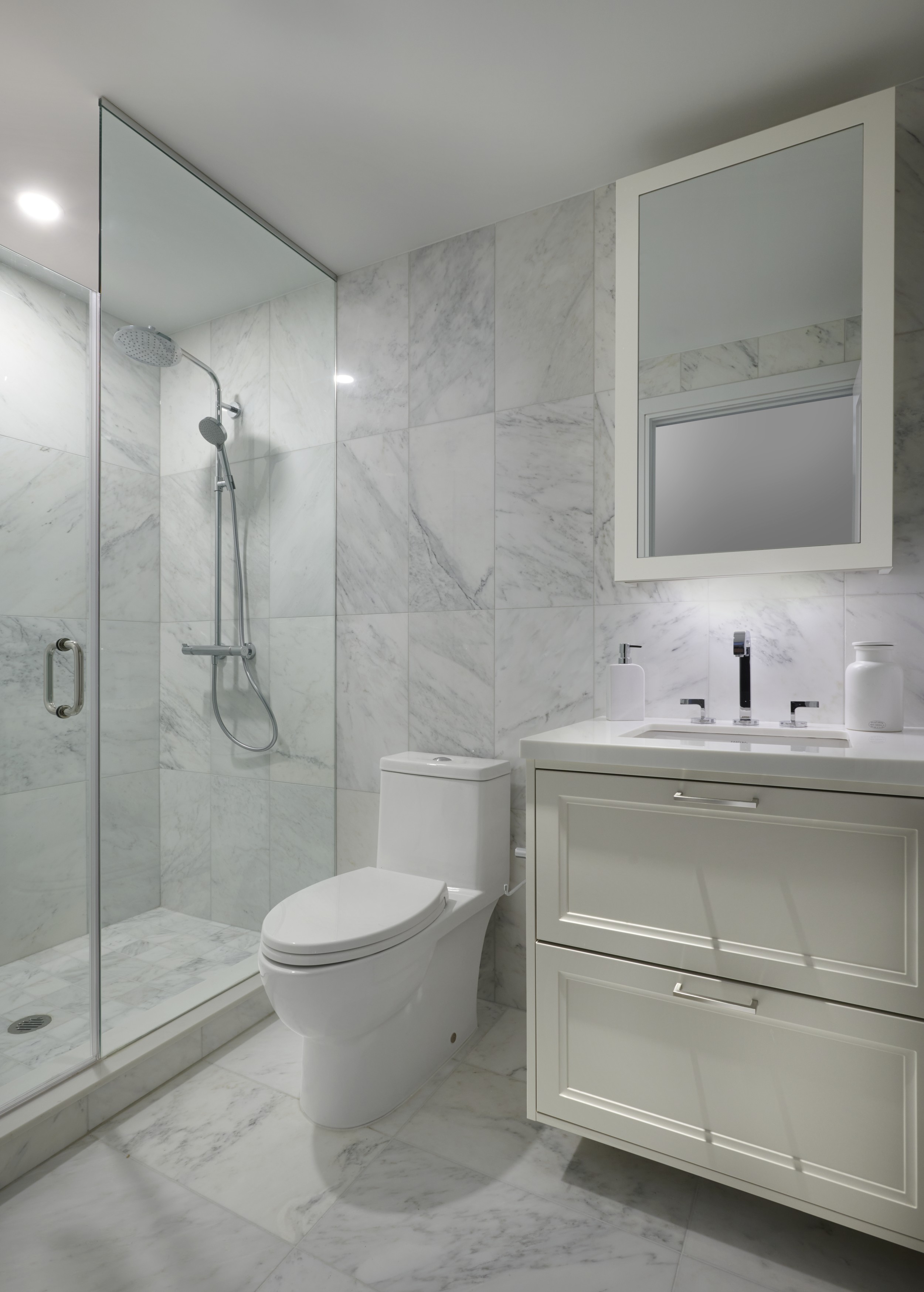 Aqualuna Suite 1107 Secondary Bathroom