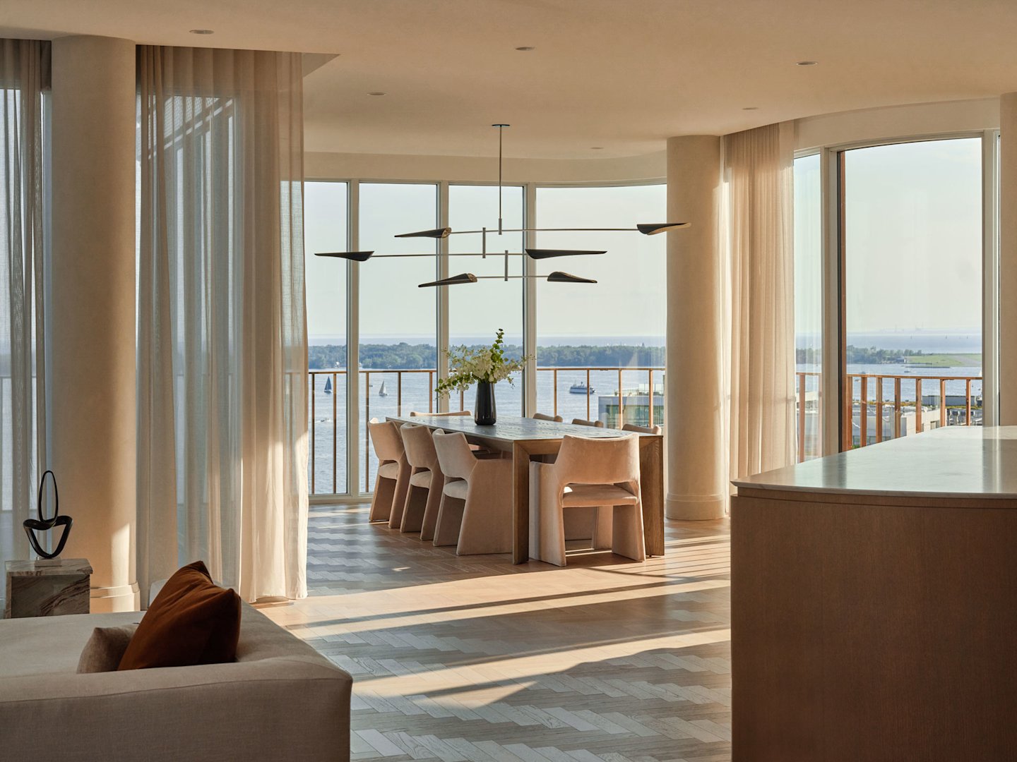 Aqualuna SPH1 Dining Room