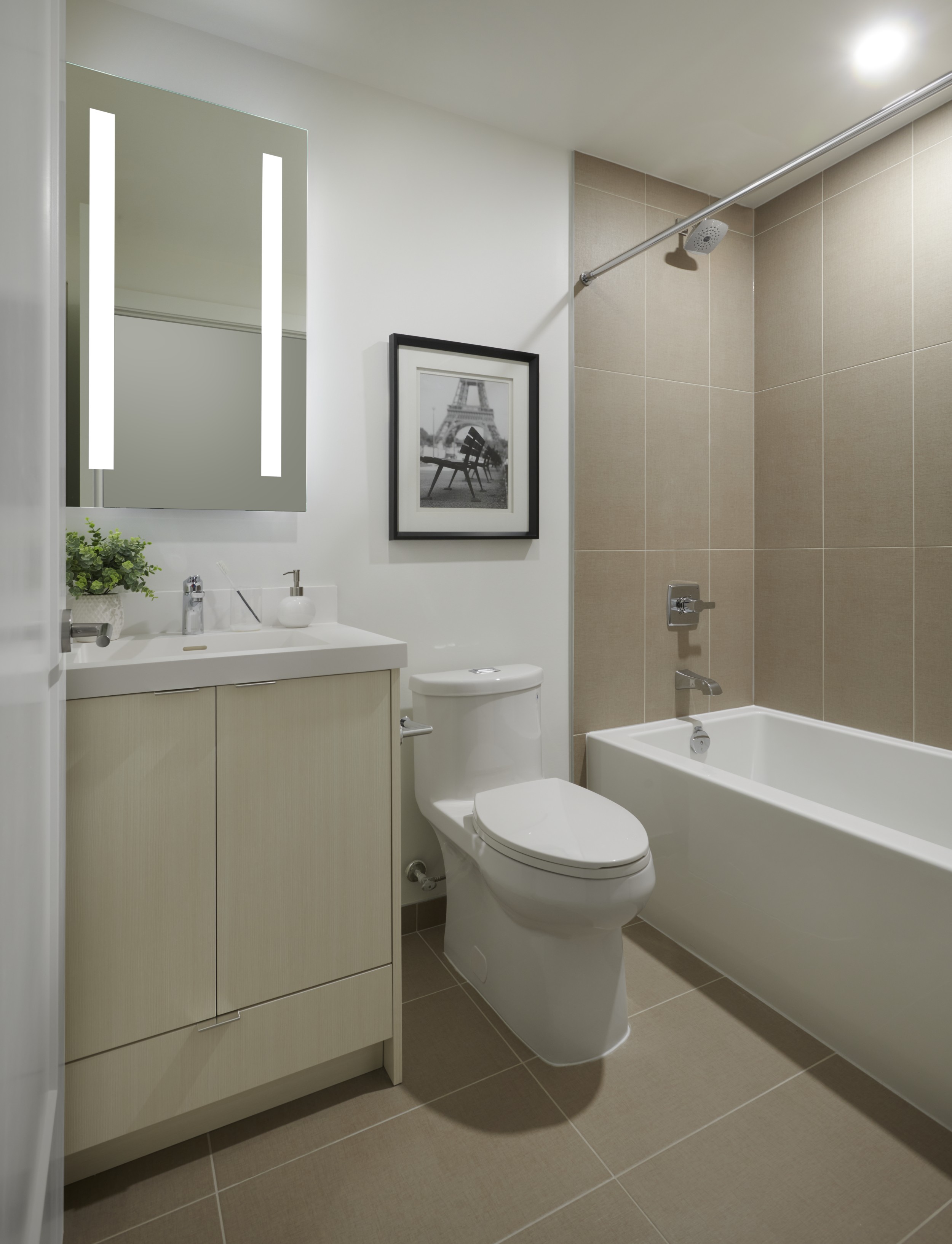 Westerly Suite 1913 Secondary Bathroom