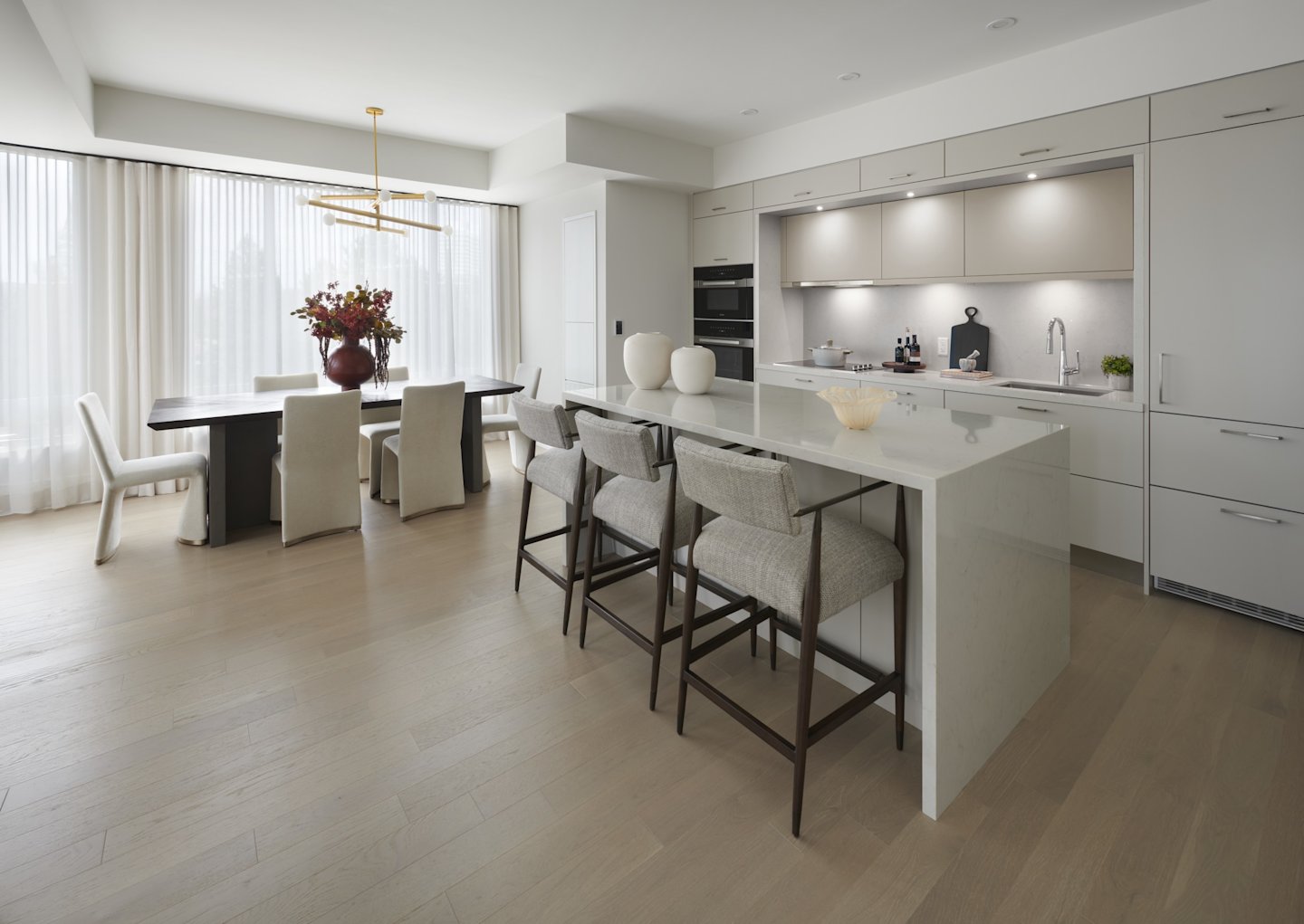 Edenbridge Suite 322 Kitchen and Dining Room