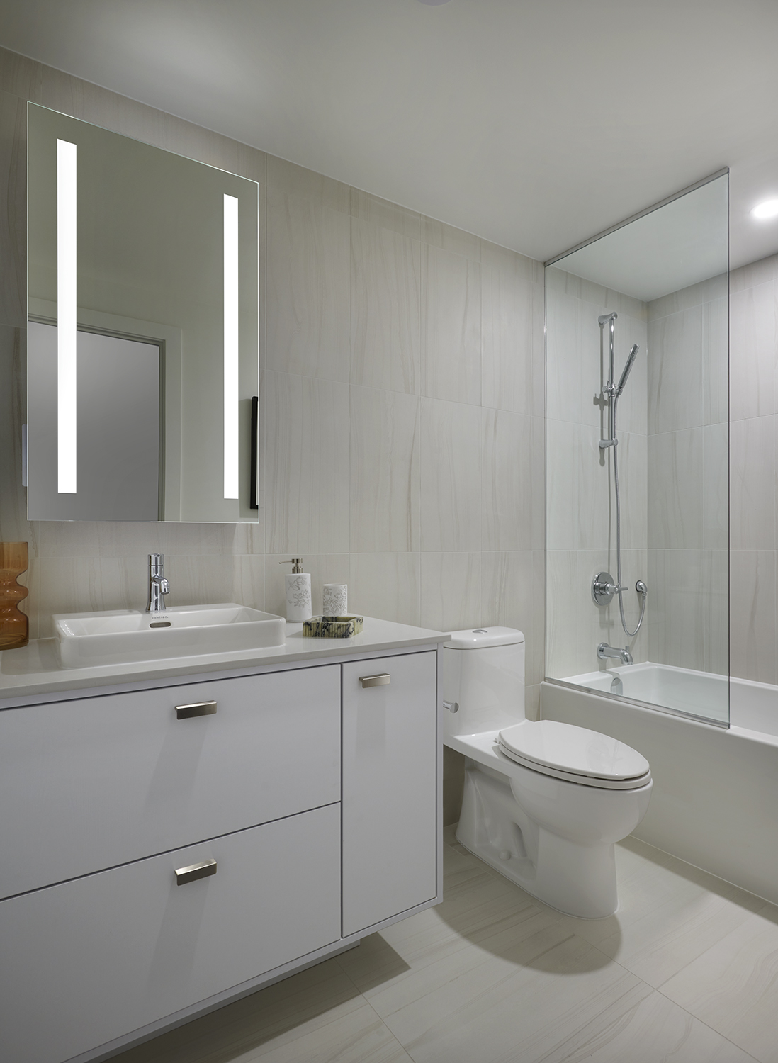 The Dupont Suite 328 Secondary Bathroom