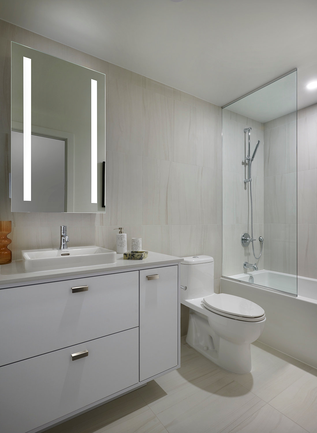The Dupont Suite 328 Secondary Bathroom
