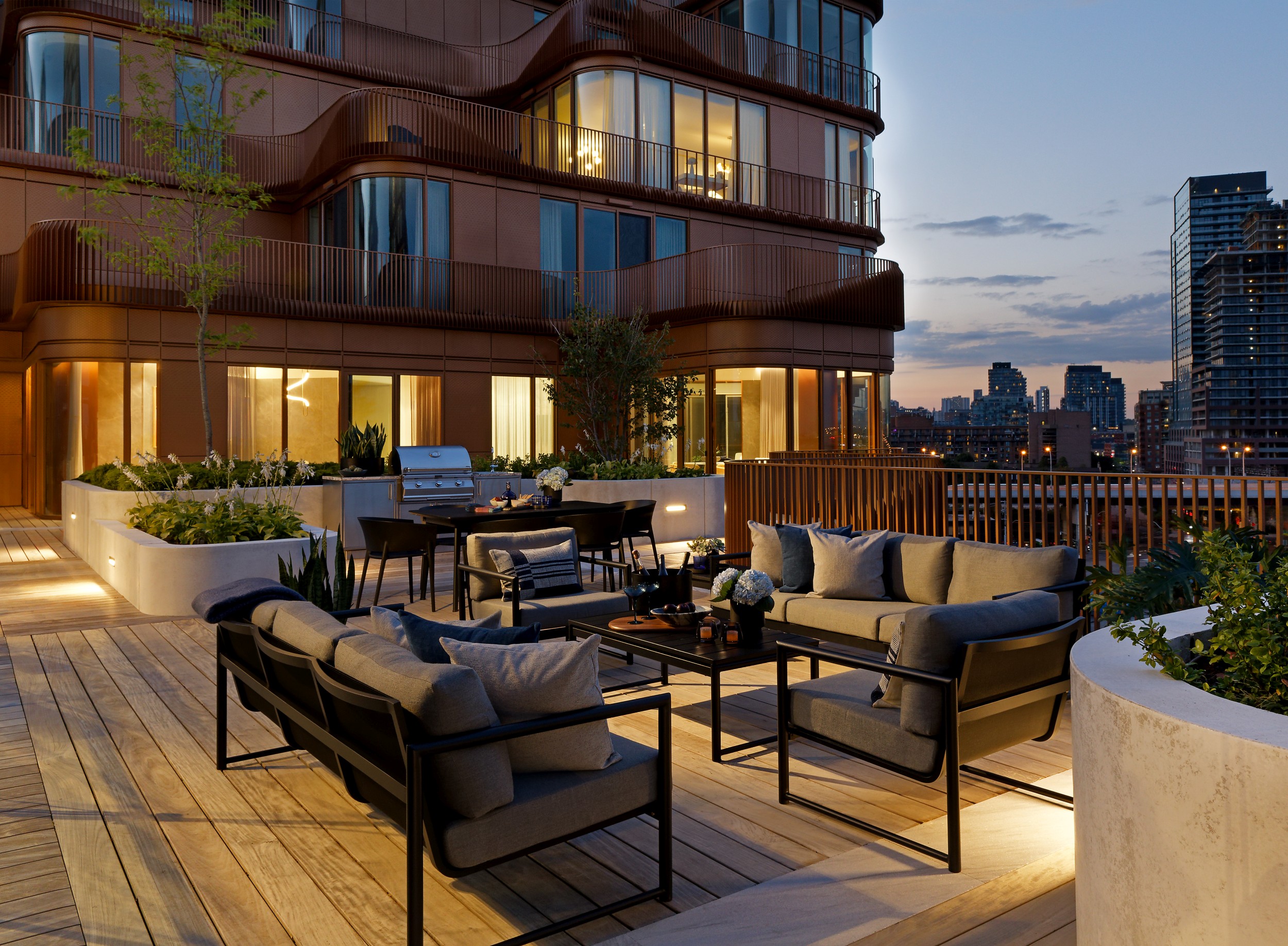 Aqualuna Amenities Outdoor BBQ