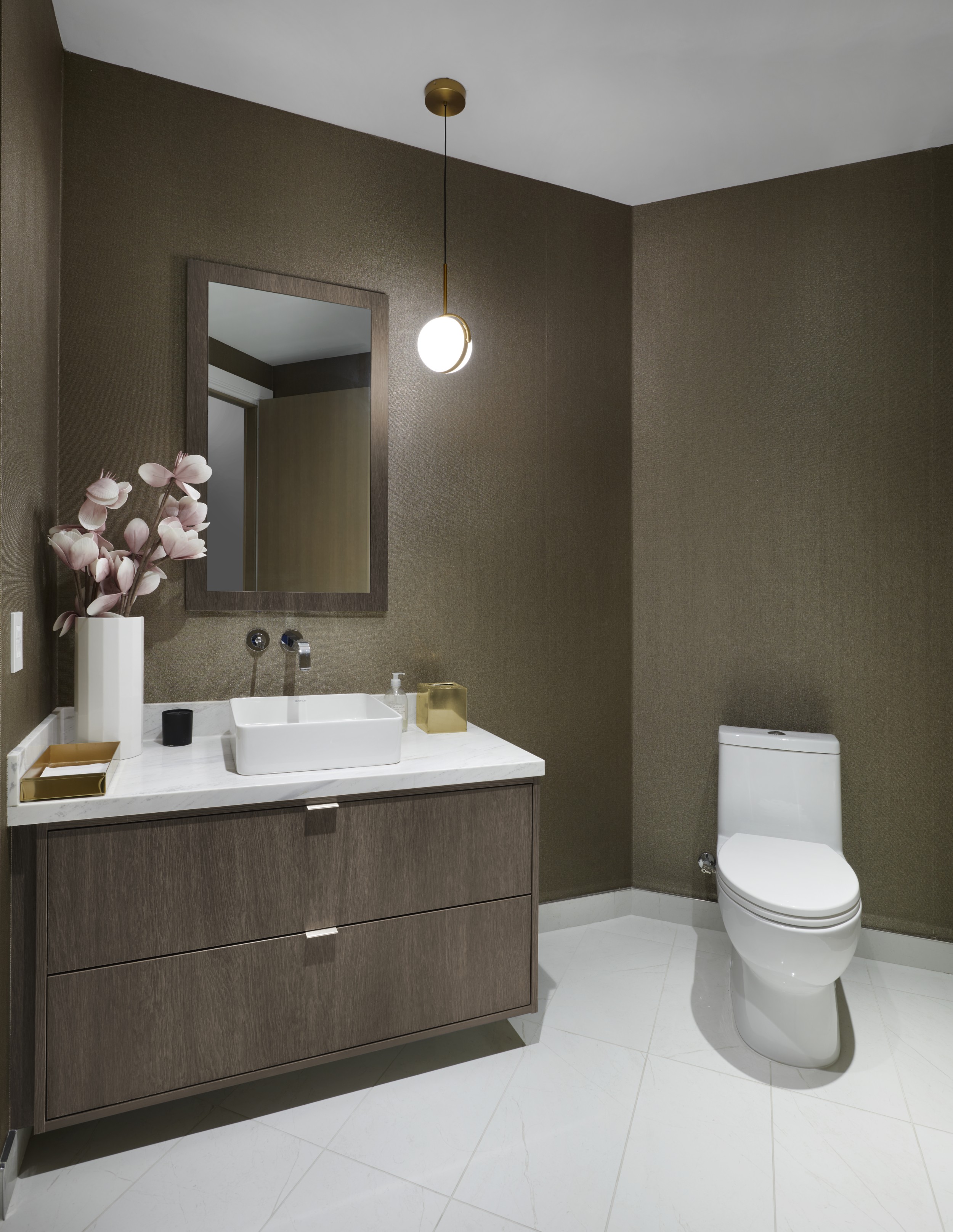 Aqualuna Suite 722 Powder Room