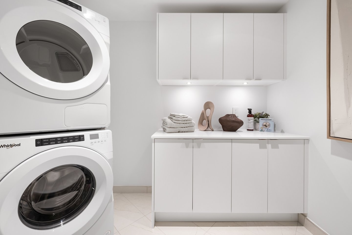 Aqualuna Suite 306 Laundry Room