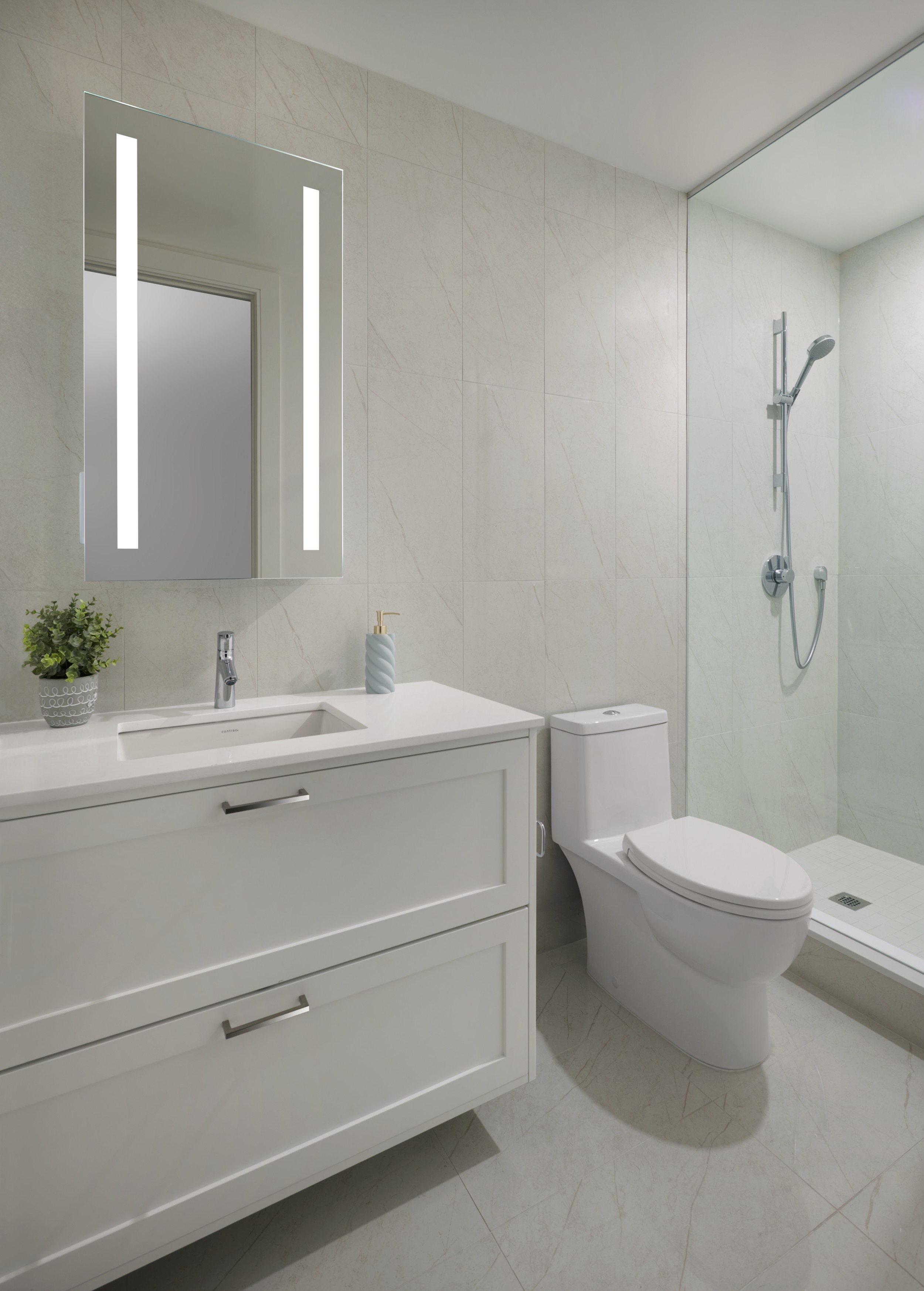 Royal Bayview Suite 105 Secondary Bathroom