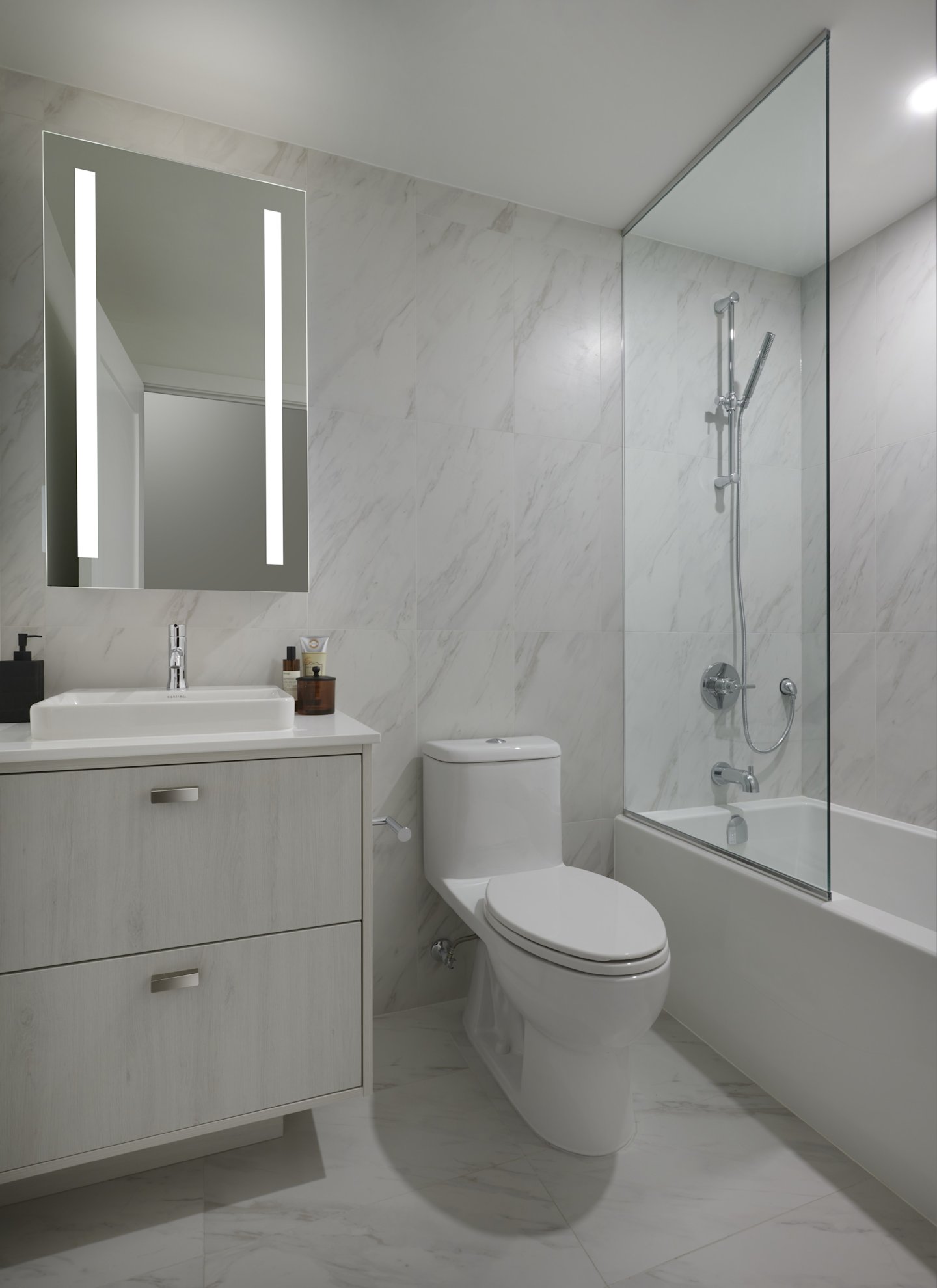 The Dupont Suite 331 Secondary Bathroom