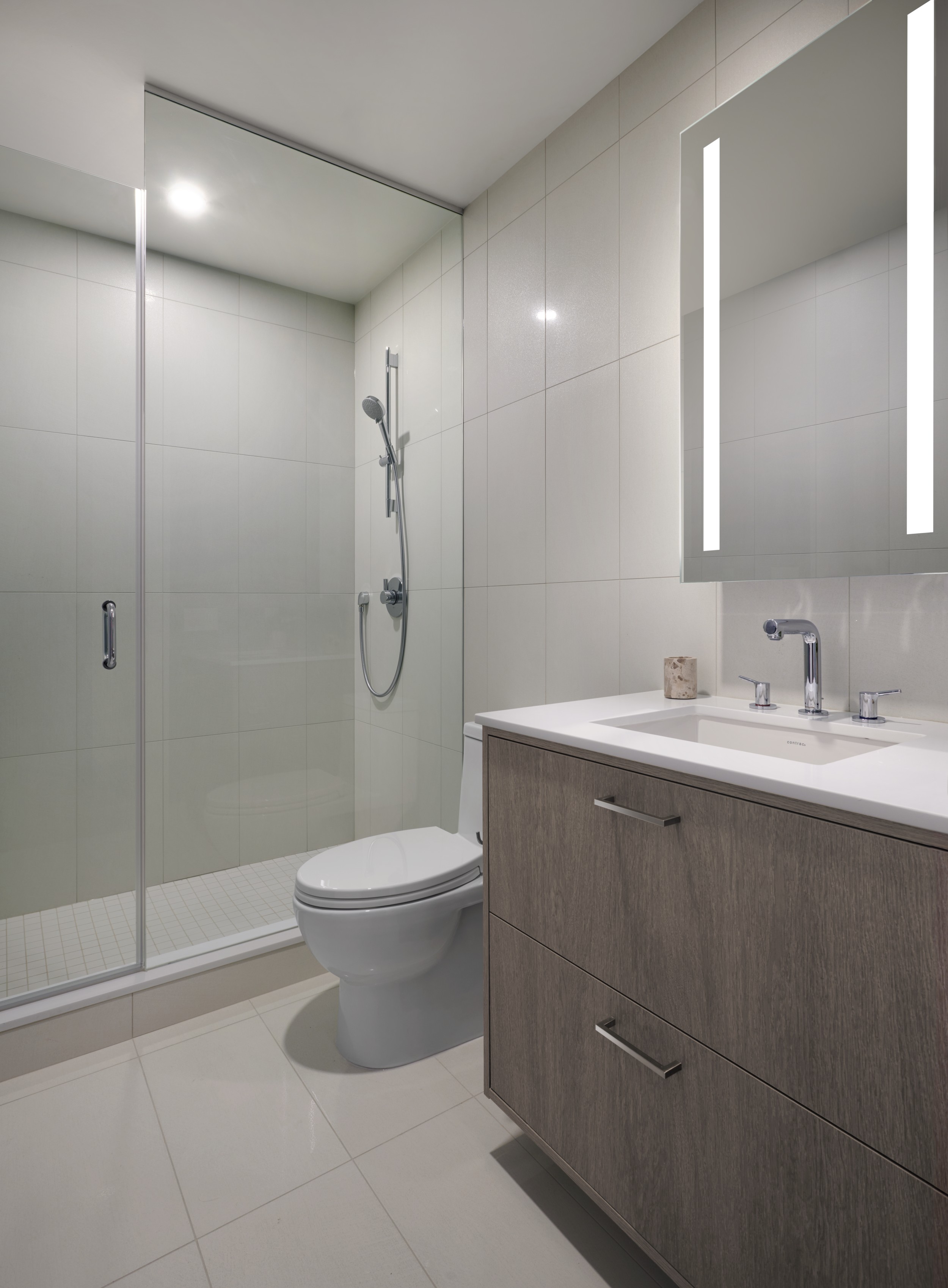 Royal Bayview Suite 318 Bathroom